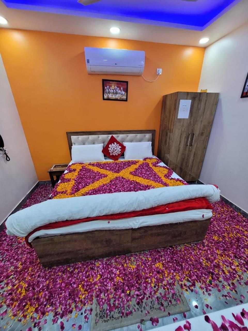 The Swiss Residency Hotell Greater Noida Exteriör bild